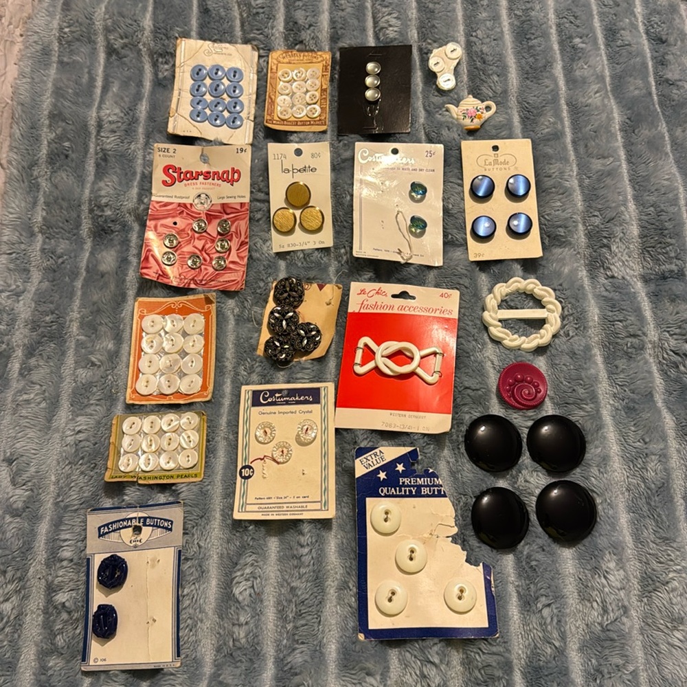 Vintage buttons and fasteners